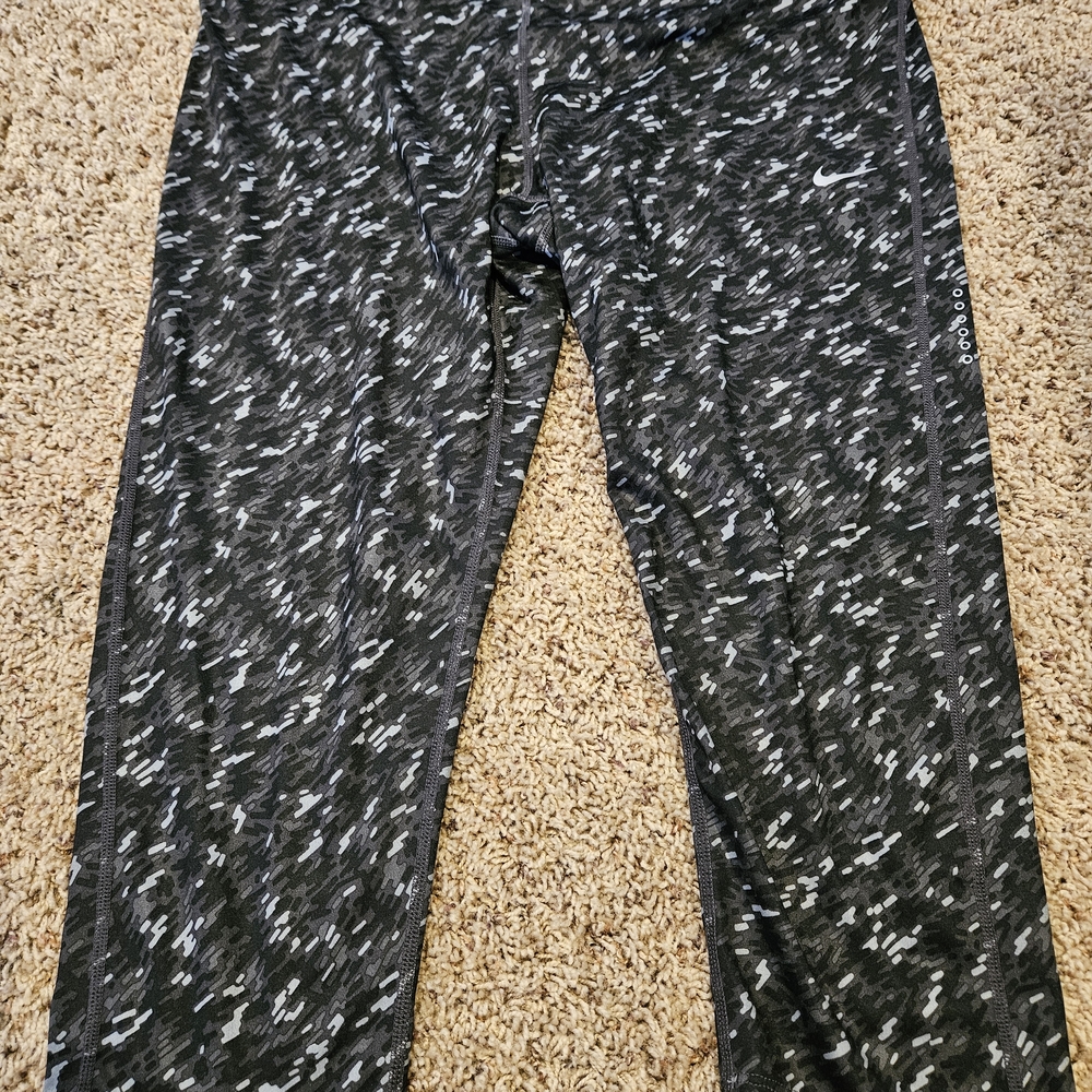 Nike Black and Gray Patterned Leggings